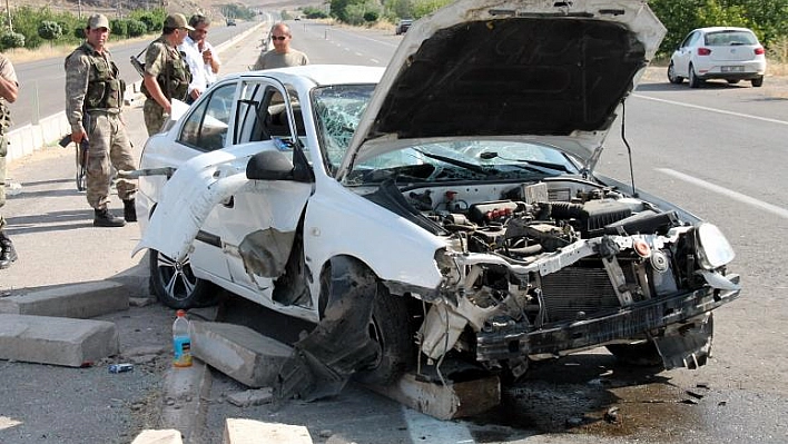 ELAZIĞ'DA TRAFİK KAZASI: 1 ÖLÜ, 1 YARALI