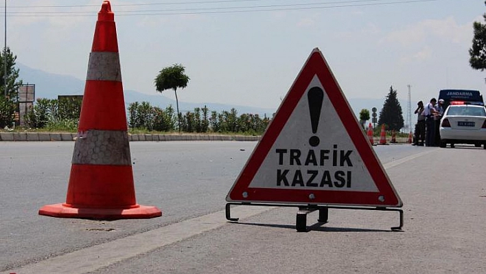 TRAFİK KAZASI: 2'Sİ BEBEK 6 YARALI