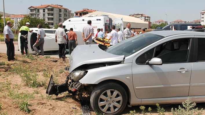 ELAZIĞ'DA TRAFİK KAZASI: 3 YARALI