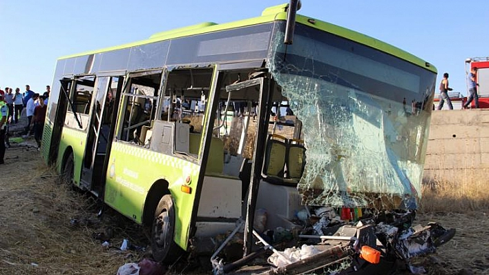 DİYARBAKIR-ELAZIĞ KARAYOLUNDA FECİ KAZA: 20 YARALI 