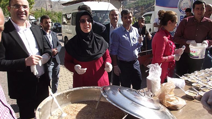 KEBAN'DA AŞURE DAĞITIMI