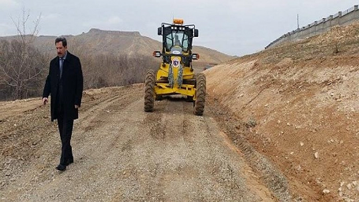 KOVANCILAR'DA YOL ÇALIŞMALARA DEVAM EDİYOR