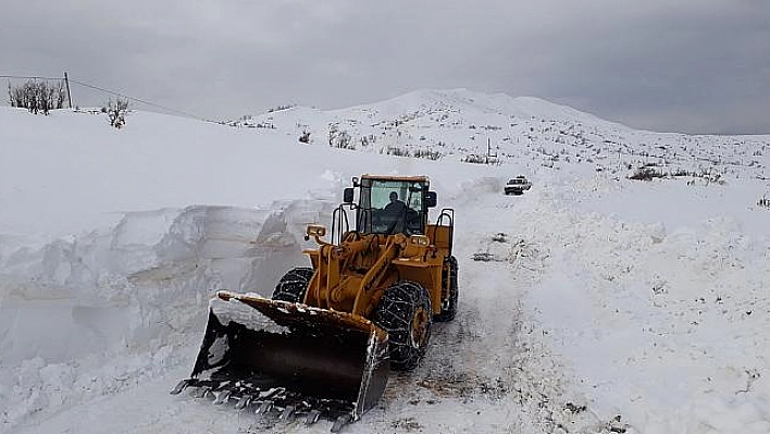 ELAZIĞ'DA KAPALI KÖY YOLLARI ULAŞIMA AÇILDI