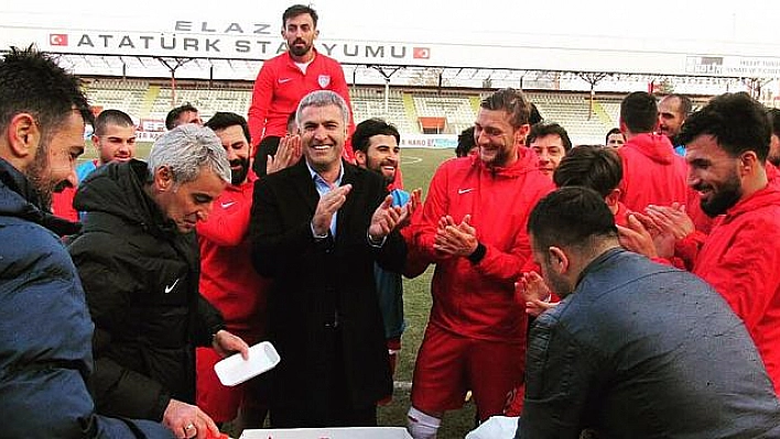 Başkan Toprak'a doğum günü sürprizi