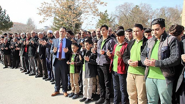  Elazığ'da kar duası yapıldı 