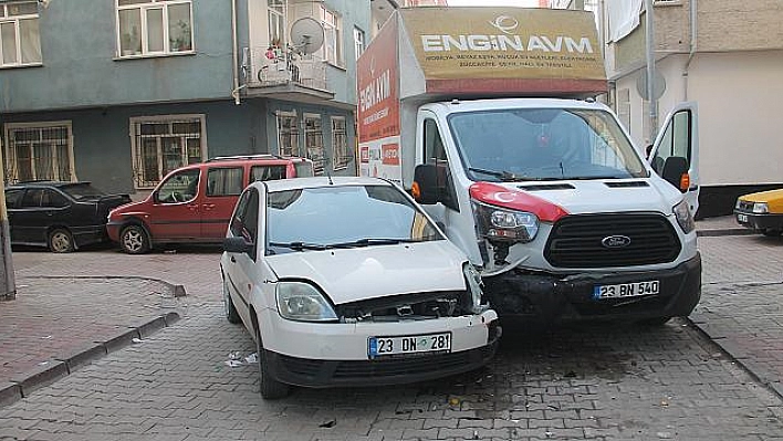 ELAZIĞ'DA TRAFİK KAZASI: 2 YARALI