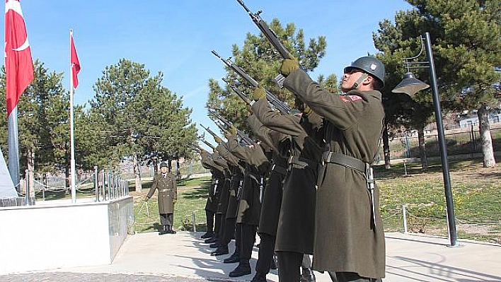 ELAZIĞ'DA ŞEHİTLER SAYGI ATIŞI İLE ANILDI