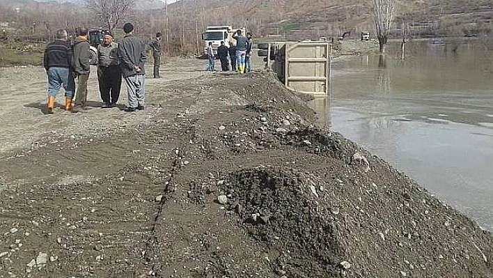 KAMYON BEYHAN BARAJINA DÜŞTÜ 