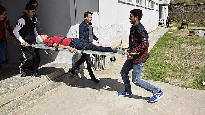 PALU'DA ÖĞRENCİLERDEN GERÇEĞİ ARATMAYAN TATBİKAT