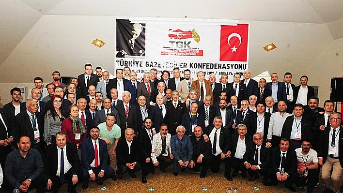 Gazeteciler sorunlarını Kemer'de konuştu