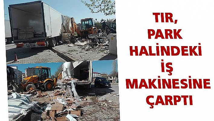 TIR, İŞ MAKİNESİNE ÇARPTI: 1 YARALI