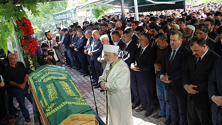 AK PARTİ ELAZIĞ GENÇLİK KOLLARI  BAŞKAN YARDIMCILARI TOPRAĞA VERİLDİ