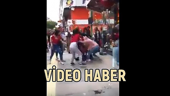 Gazi Caddesi'nde kızlar kavga etti