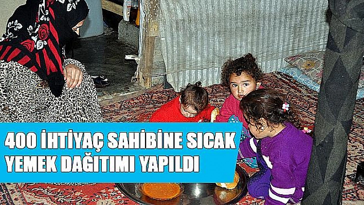 SURİYELİLERE SICAK YEMEK