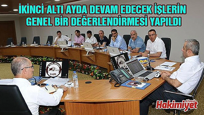 İL ÖZEL İDARESİNDE DEĞERLENDİRME TOPLANTISI YAPILDI