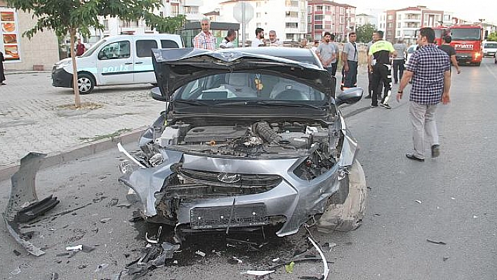 ELAZIĞ'DA TRAFİK KAZASI: 6 YARALI