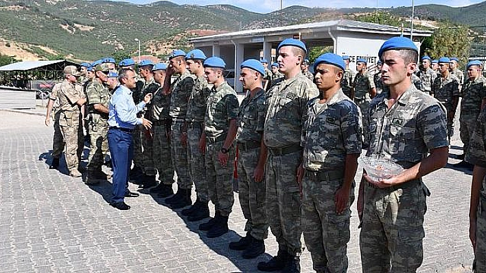 Vali Sonel ve Korgeneral Erbaş komandolarla bayramlaştı