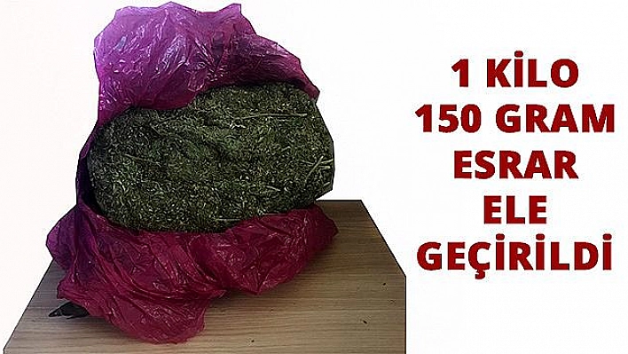 Kaputa gizlenen 1 kilo 150 gram esrar ele geçirildi