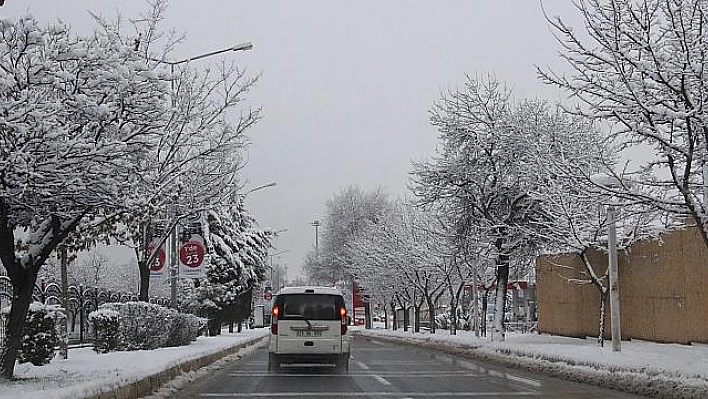 Elazığ'da 92 köy yolu ulaşıma kapandı