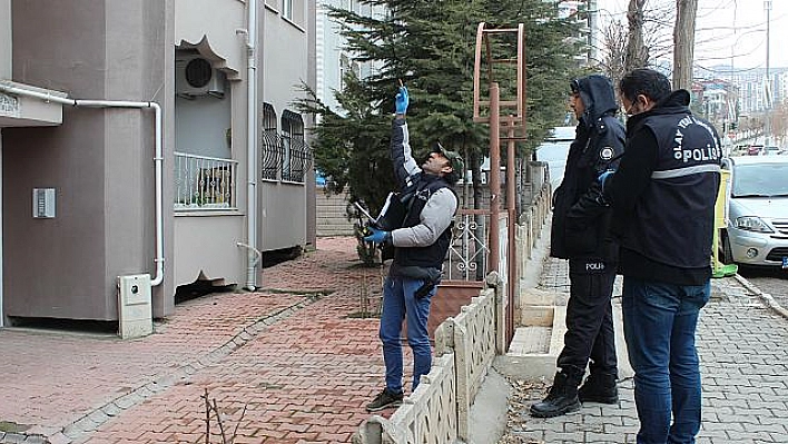 5. kattan düşen genç hayatını kaybetti 