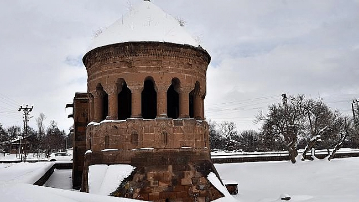   Ahlat'ta kartpostallık manzara hayranlık uyandırıyor