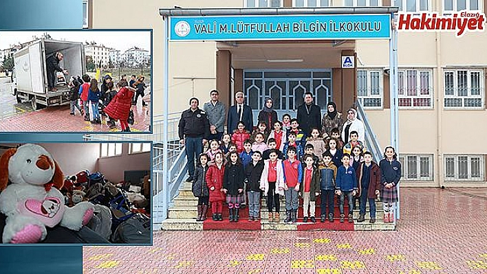  İlkokul öğrencileri oyuncaklarını 'Hayır Çarşısına' gönderdi