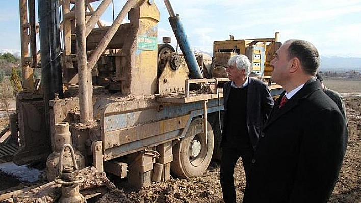 ELAZIĞ'DA TÜRKİYE'NİN EN BÜYÜK TEKSTİL  FABRİKASI  İÇİN İLK KAZMA VURULDU 