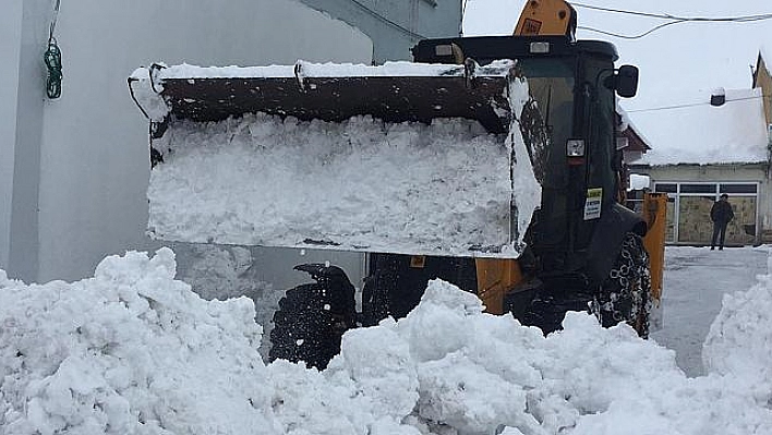 73 köy yolu ulaşıma kapandı 