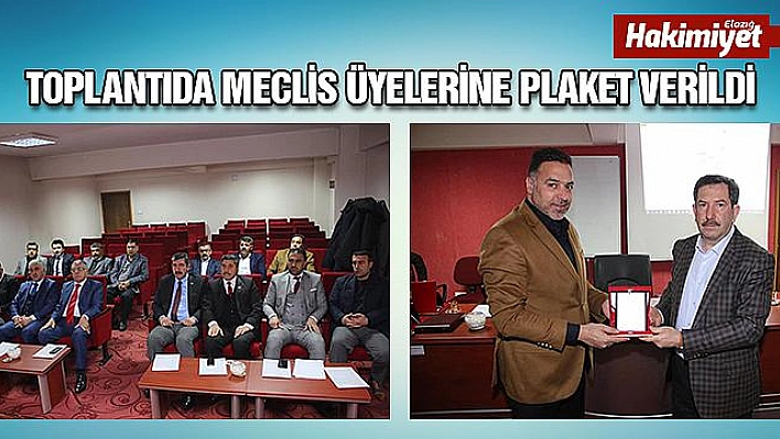 MECLİS ÜYELERİNE PLAKET VERİLDİ