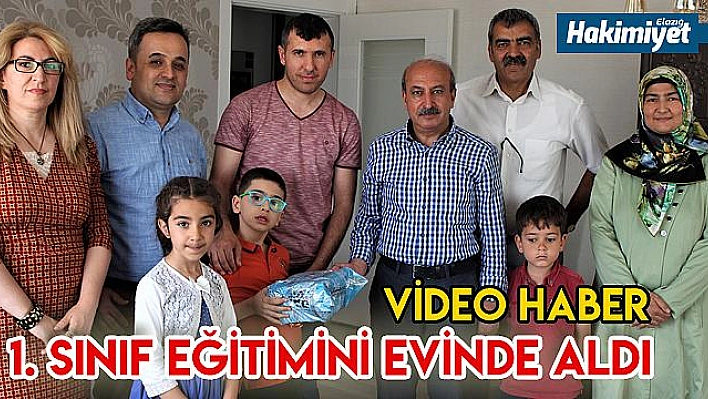 7 yaşında ilk karne heyecanını evinde yaşadı