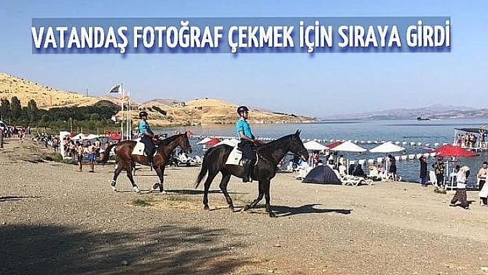 Atlı devriye, Hazar Gölü Plajı'na indi  