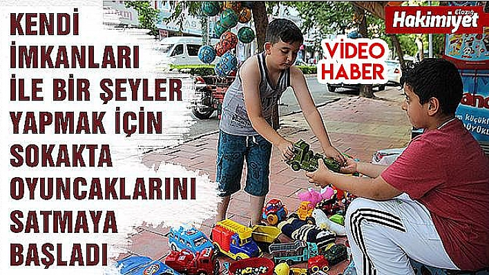  Oyuncaklarını sokakta satışa çıkardı