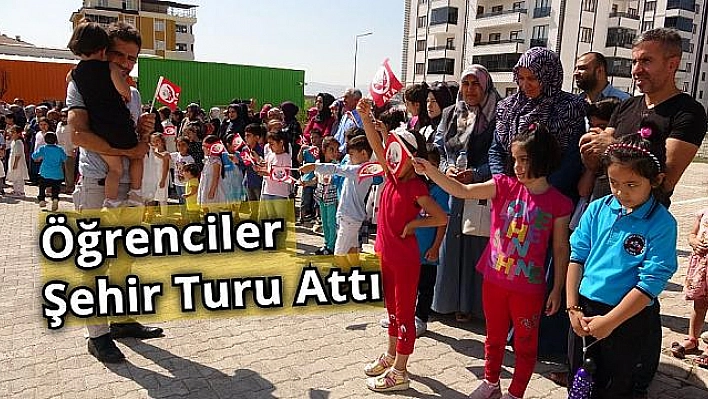 Birinci Sınıf Öğrencileri, Okula 'Merhaba' Dedi