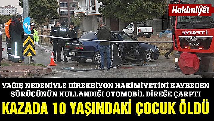 Otomobil direğe çarptı, anne baba yaralandı, çocukları hayatını kaybetti