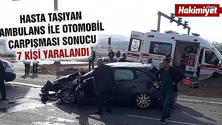 Otomobil ile Ambulans çarpıştı