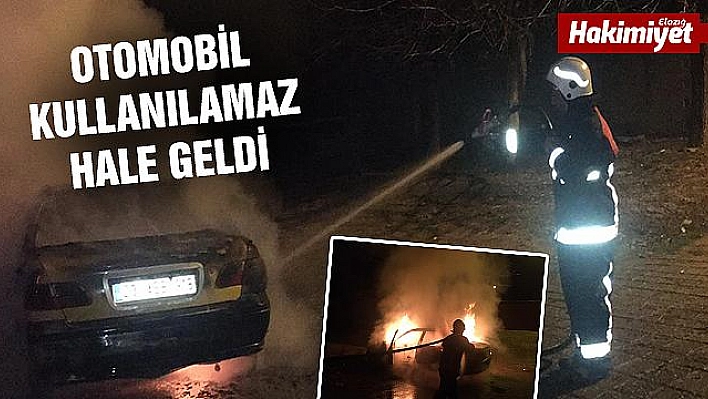 Elazığ'da otomobil alev alev yandı