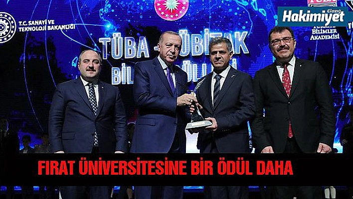 FIRAT ÜNİVERSİTESİ VETERİNER FAKÜLTESİ ÖĞRETİM ÜYESİ PROF.DR. KAZIM ŞAHİN'E ANLAMLI ÖDÜL