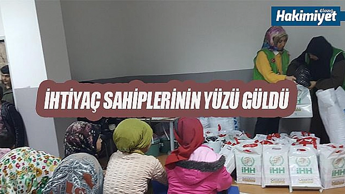 İHH'dan Arıcak'ta Öğrencilere Mont ve Bot Yardımı