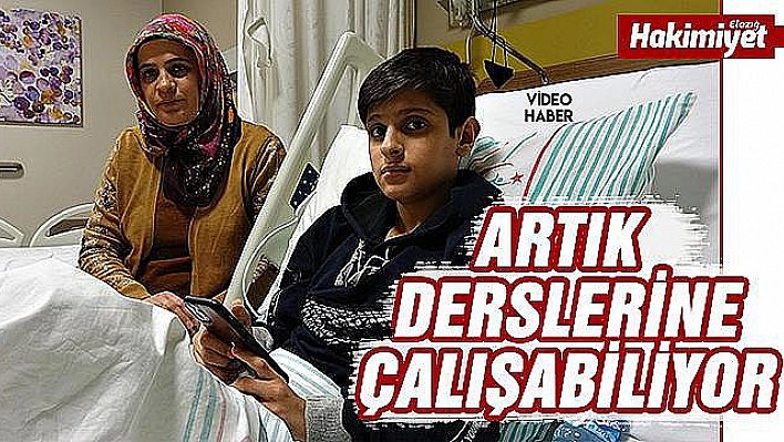 Depremzede Kerim,  yeni telefonuyla ders çalışmaya başladı