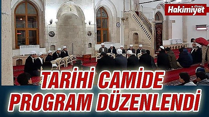 FETİH SURESİ'NİN  OKUNMASINA DEVAM EDİLİYOR