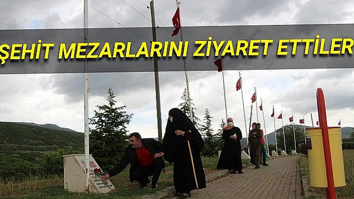 Şehit anneleri, hem evlatlarını hem de 33 şehidin anıtını ziyaret etti