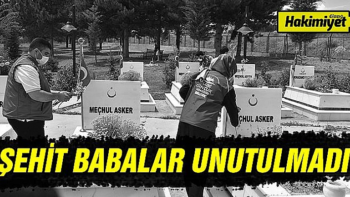 Gençler, şehitleri ve babalarını unutmadı