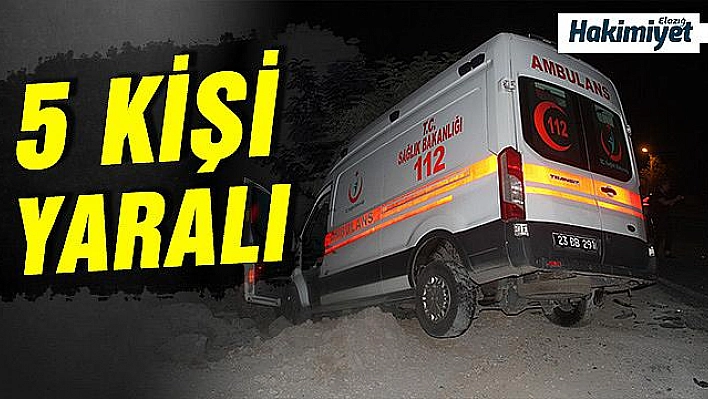 Ambulans ile pikap çarpıştı