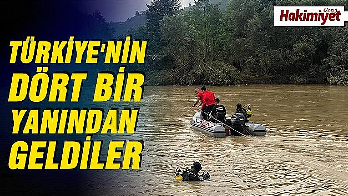 Türkiye'nin 4 bir yanından gelen ekipler Harşit çayında selde kaybolan 2 jandarma personelini bulmaya çalışıyor