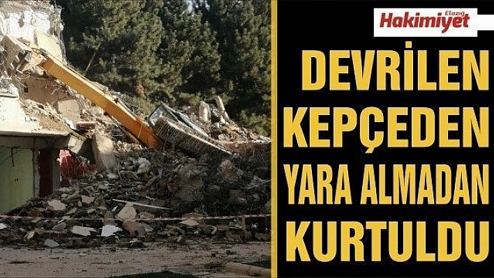 Yıkım sırasında kepçe yan yattı, operatör yara almadan kurtuldu 