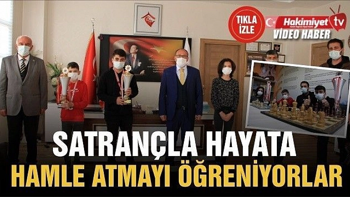 Satrançla hayata yeni hamle atmayı öğreniyorlar