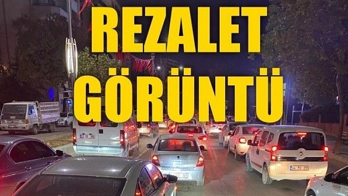 TRAFİK FELÇ OLDU VATANDAŞLAR SAATLERCE TRAFİKTE BEKLEDİ