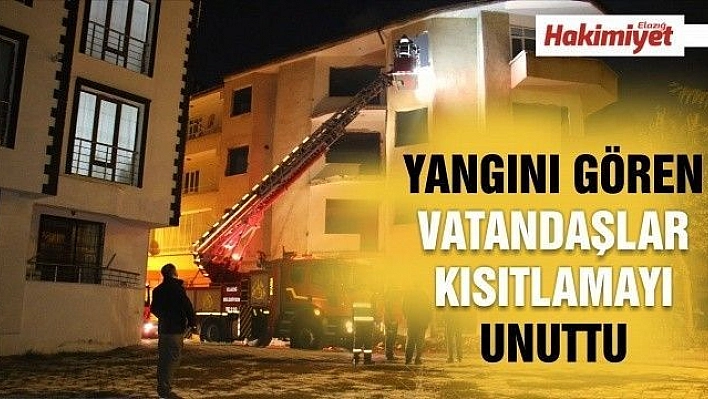 Yangını gören vatandaşlar kısıtlamayı unuttu