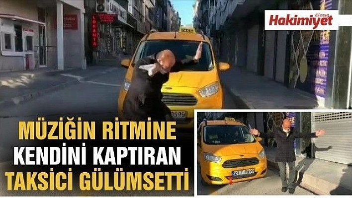 Müziğin ritmine kendini kaptıran taksici gülümsetti