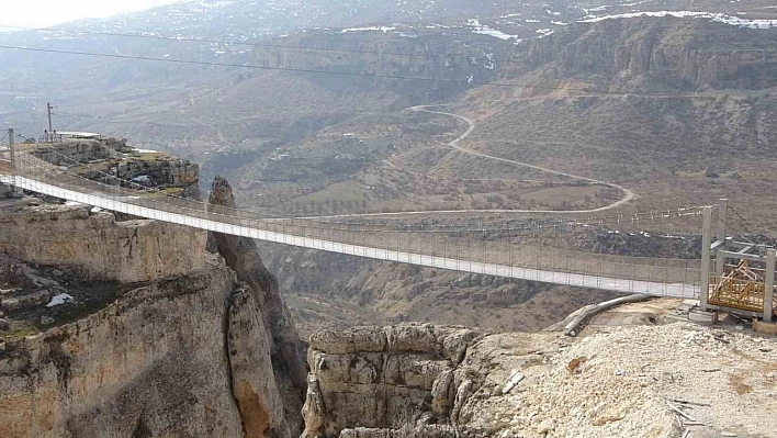 242 metre yükseklikteki cam köprü ve seyir terası depremde dimdik ayakta kaldı